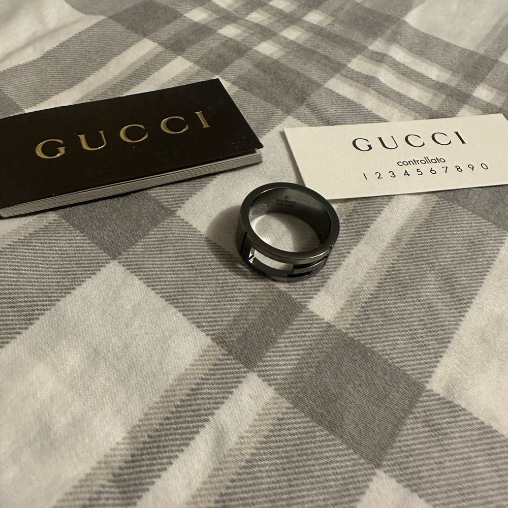 Gucci logo ring